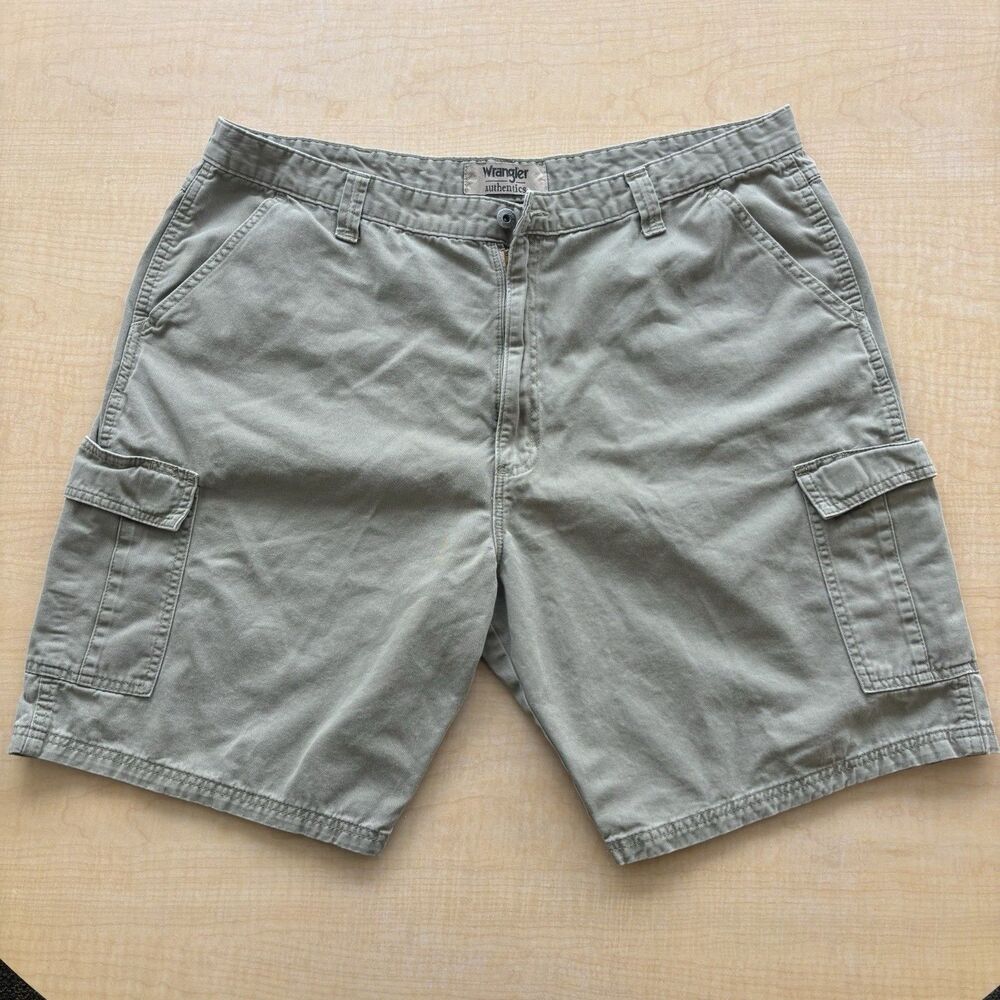 Wrangler Authentics Mens Size 42 Cargo Shorts Beige 100% Cotton ZM6LSBH - Picture 2 of 14